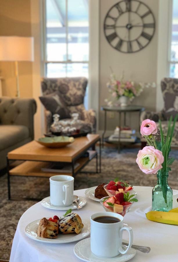 The Oak Bluffs Inn Buitenkant foto